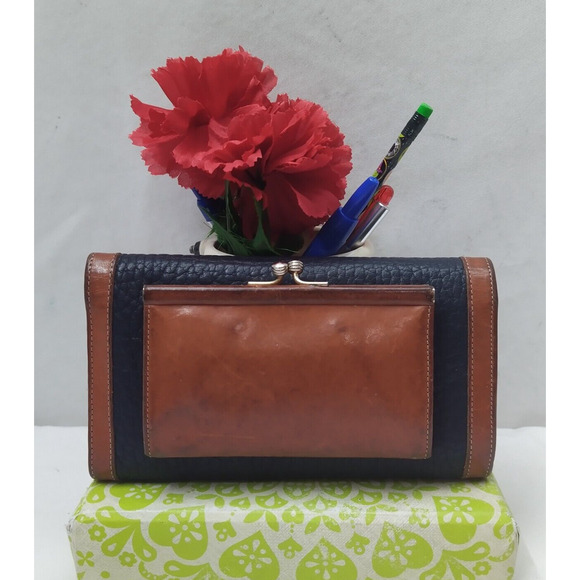 Dooney & Bourke Black Leather Kisslock Pocket Trifold Wallet - VTG Made in USA - Picture 2 of 16